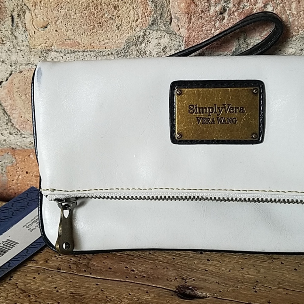 NWT - Simply Vera White Wristlet Foldover Clutch